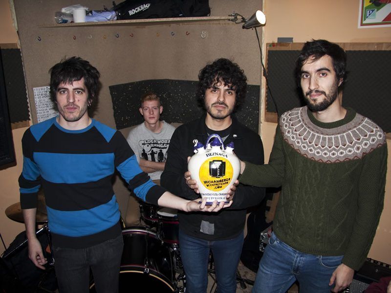 La banda de punk Biznaga nos transmitió sus sensaciones antes de grabar su segundo LP Sentido del espectáculo, tras su debut Centro Dramático Nacional.