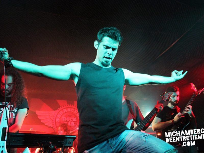 Helix Nebula presentan The last lights of a dying Universe